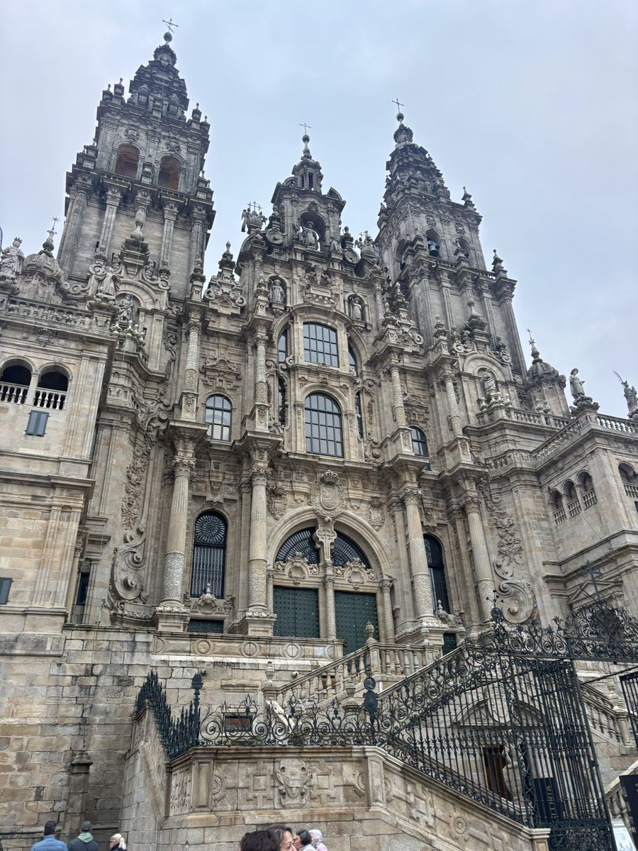 esotericcopy's tweet image. Finally made it to Santiago after 2000+ kilometers of walking