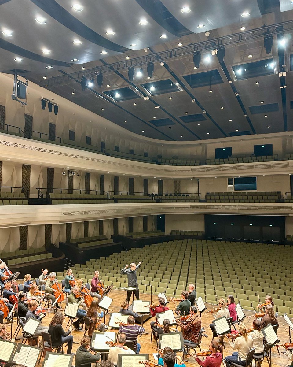 Enjoying very much rehearsing with the superb  <a href="/ResidOrkest/">Residentie Orkest</a> and <a href="/cellojuliahagen/">Julia Hagen</a> in The Hague. Tomorrow, first concert!

Disfrutando mucho de los ensayos con la súper Residentie Orkest y Julia Hagen en La Haya. Mañana, primer concierto!!