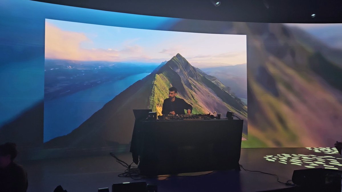 ChristelAbatut's tweet image. Souvenez-vous… TEDELEC fêtait ses 60 ans il y a une semaine… De la « Société Techniques d’Equipements de Dépannage Electronique » créée en 1965 à Niort au TEDELEC de 2025, c’est l’histoire d&apos; innovations, transformations et adaptations !
Pour l&apos;audiovisuel et l&apos;événementiel 👌