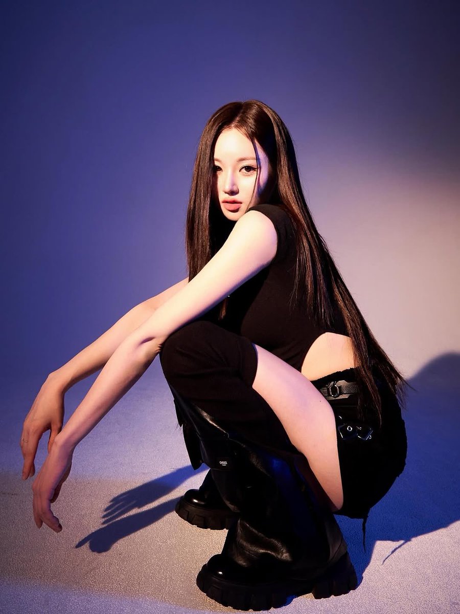 4IREN_INTL's tweet photo. Jihyun and Hyemin are currently preparing to debut!

Jihyun was spotted with people assumed to be members of the group she will debut with

Hyemin is said to be preparing to debut as a soloist https://t.co/XYl4cFn7ju