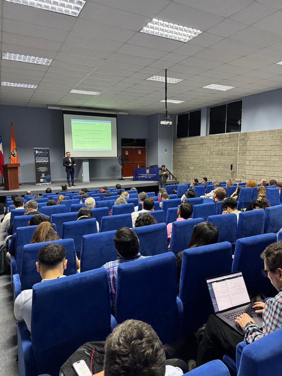 Socher_Chile's tweet image. 👨‍💼Profesor André LS Chagas inaugurando el #ENCUENTROSOCHER2025 con su presentación "Difference-in-Differences with Endogenous Externalities: Model and Application to Climate Econometrics".