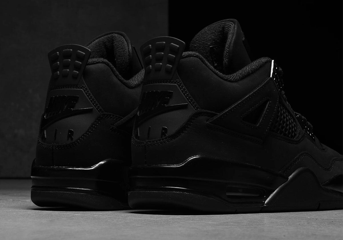 SneakerNews's tweet photo. AIR JORDAN 4 "BLACK CAT"
Releasing November 28th, 2025
FULL FAMILY SIZES!

Store list > https://t.co/08HWpuOmmw https://t.co/9kNpAuLcbD