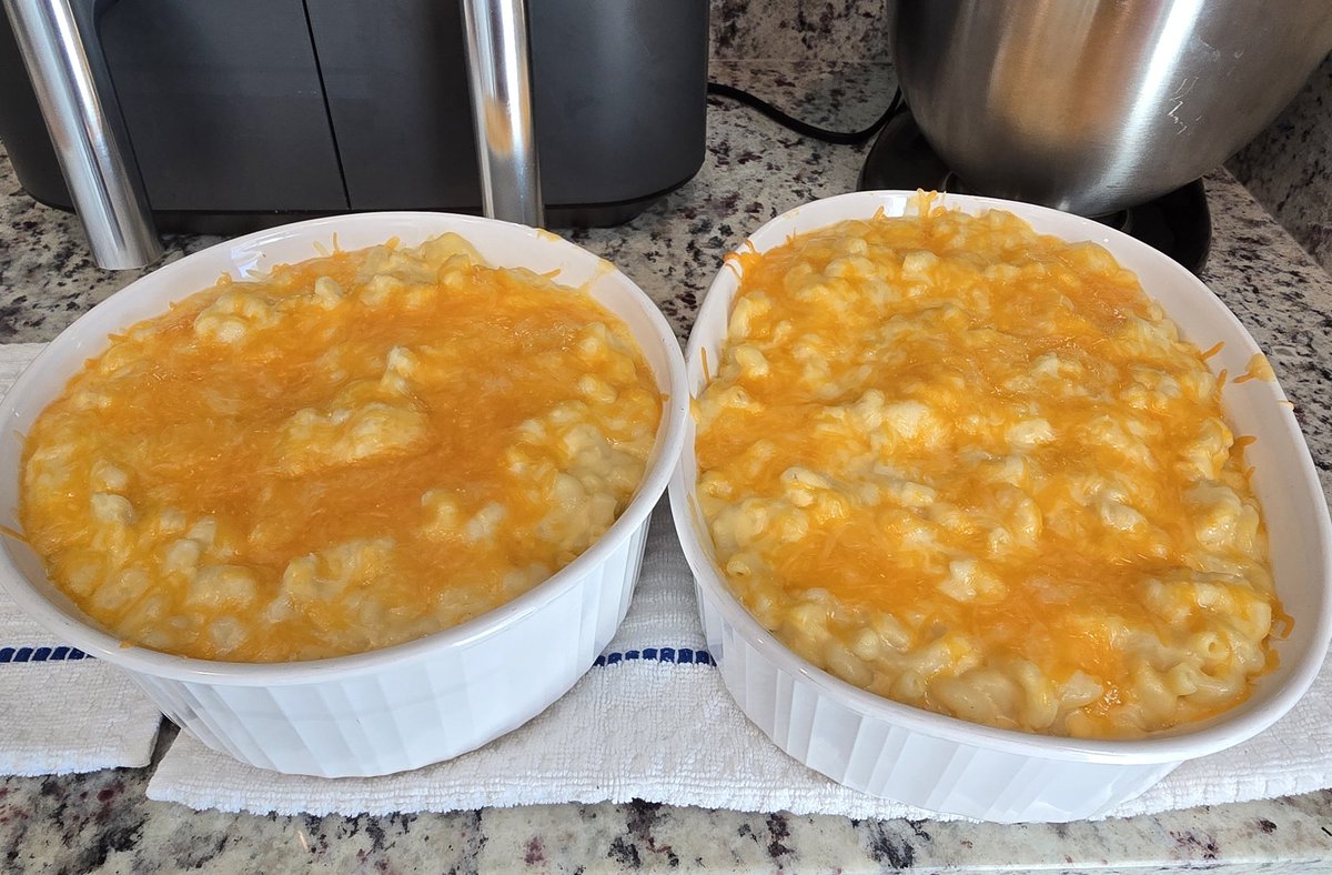 deltasauce's tweet image. Probably too much mac n cheese....