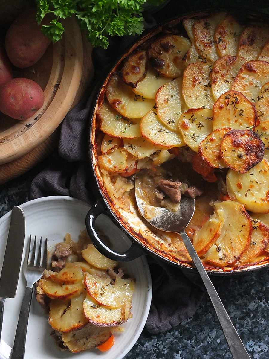 DaysOnAPlate's tweet photo. While the focus is on #Thanksgiving in the USA, in France #onthisday it's also St Siffrein’s Feast Day - said to be the traditional start of the Black Truffle Market in Carpentras, Provence - and in the UK, it's Lancashire Day, home to the celebrated hotpot of lamb and potatoes https://t.co/4dP8QGjGMb