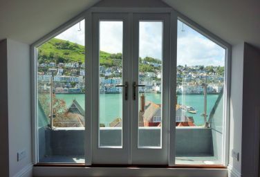 IndepenCottages's tweet image. You won't forget your stay at Morocco House. This stylish house has #accommodation over four floors and has uninterrupted views of the River Dart from both the house and the garden. See more: buff.ly/sQhEyww #Devon