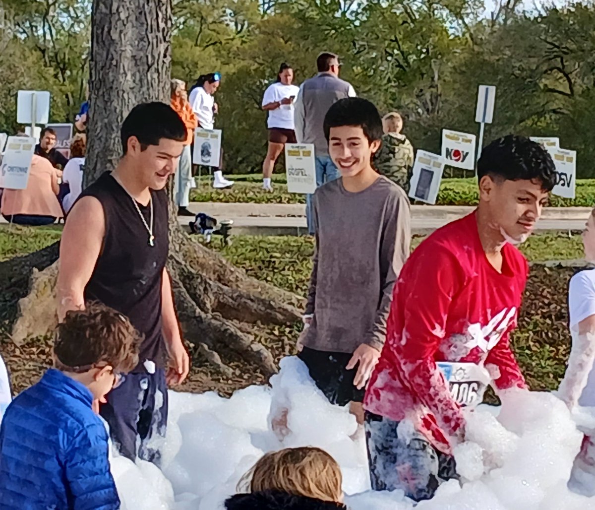 Our Boys XC team showed out at today’s Pecan Grove Turkey Trot! Proud of the way they represented Terry with effort &amp; class. Big bonus!! We even got a surprise visit from our graduate, D1 athlete Michael Perez! Always great seeing our alumni come back &amp; support. 🦃🏃‍♂️🔥