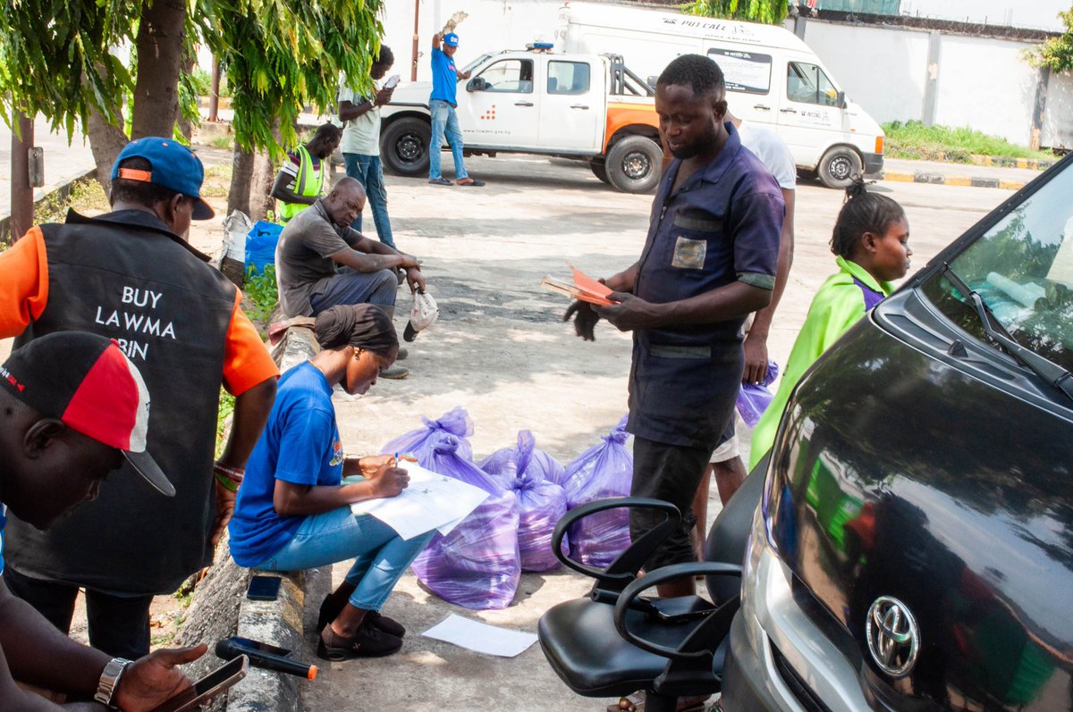 Lawma_gov's tweet image. Recycling isn’t just good for the planet, it’s good for your pocket too.Our community drives reward you instantly, while helping reduce waste in our streets and drains.
Let’s keep Lagos cleaner, together. #LAWMACares