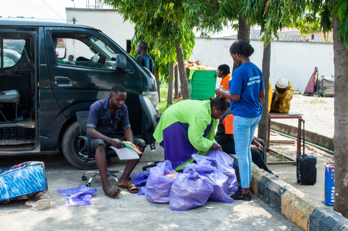 Lawma_gov's tweet image. Recycling isn’t just good for the planet, it’s good for your pocket too.Our community drives reward you instantly, while helping reduce waste in our streets and drains.
Let’s keep Lagos cleaner, together. #LAWMACares