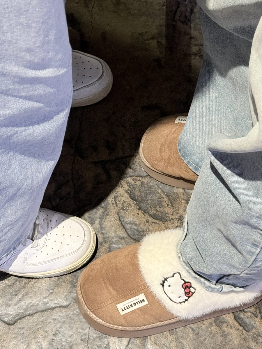 Okay so the girls are having late night dinner and they're definitely having fun teasing us with these pics 😭😭😭 

#veldentxTKNur
#TKNur #แตงกวาเหนือ
#nurdesoraya #TKphinyanech