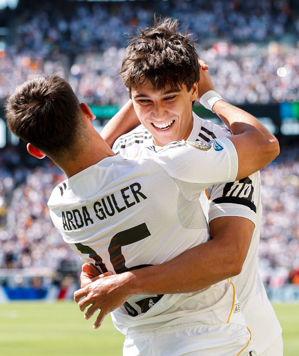 albslvsjms's tweet image. volad tan alto pequeños 🕊️