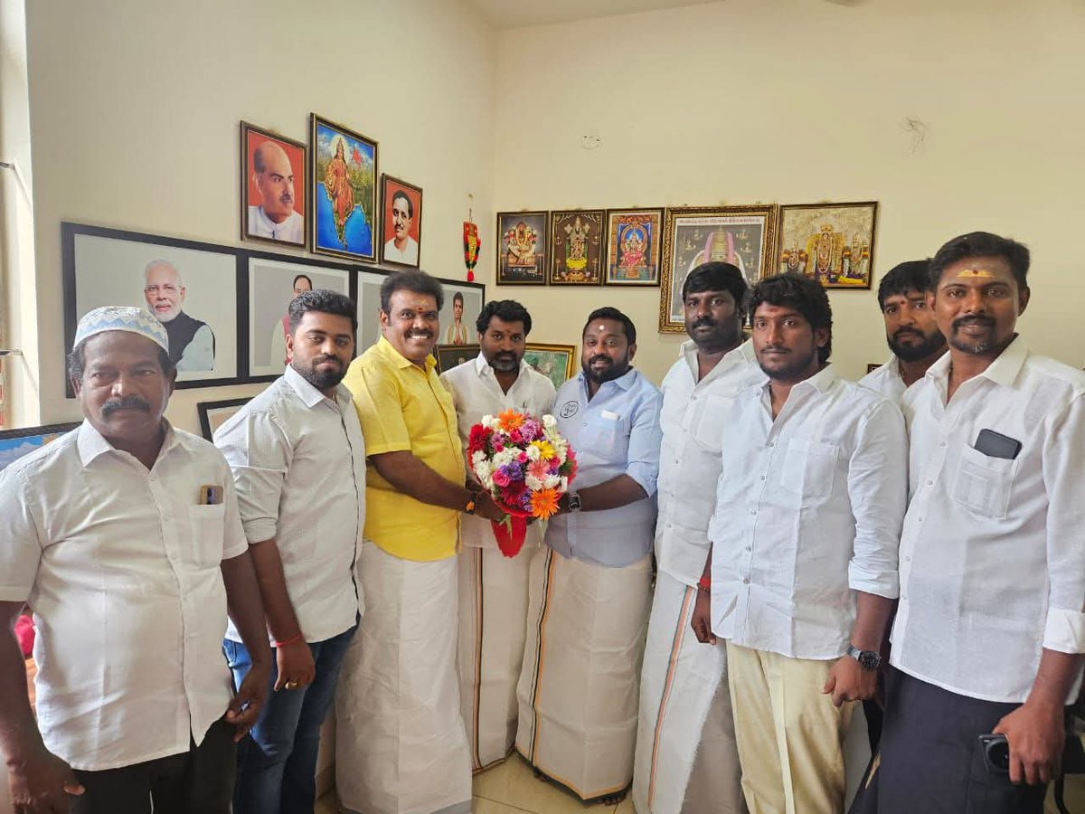 புதுக்கோட்டை மாவட்டத்திற்கு வருகை தந்த மாநில இளைஞரணி தலைவர் திரு <a href="/SuryahSG/">Dr.SG Suryah</a> அவர்களை மாவட்ட கட்சி அலுவலகத்தில் மரியாதை நிமித்தமாக சந்தித்தபோது...

<a href="/narendramodi/">Narendra Modi</a> <a href="/AmitShah/">Amit Shah</a> <a href="/NainarBJP/">Nainar Nagenthran</a> <a href="/annamalai_k/">K.Annamalai</a>