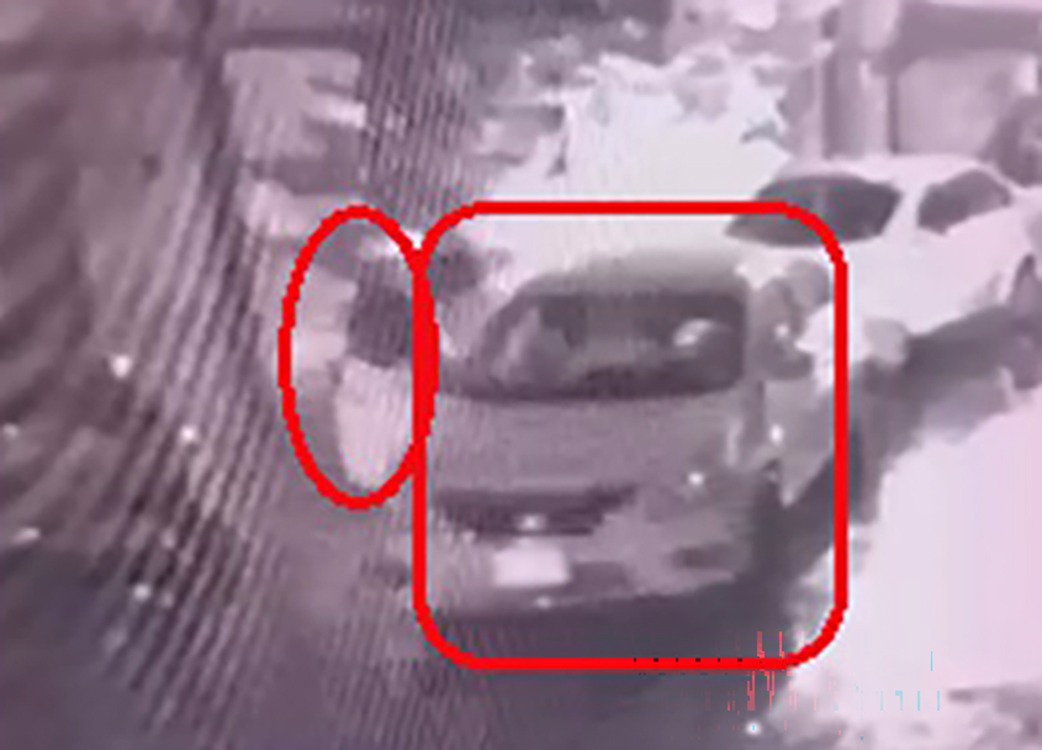 SS_Edomex's tweet image. #Texcoco || Resultado de las labores de investigación, la @EstatalEdomex aseguró un vehículo aparentemente vinculado con un homicidio; en la acción, se detuvo al conductor para deslindar responsabilidades.