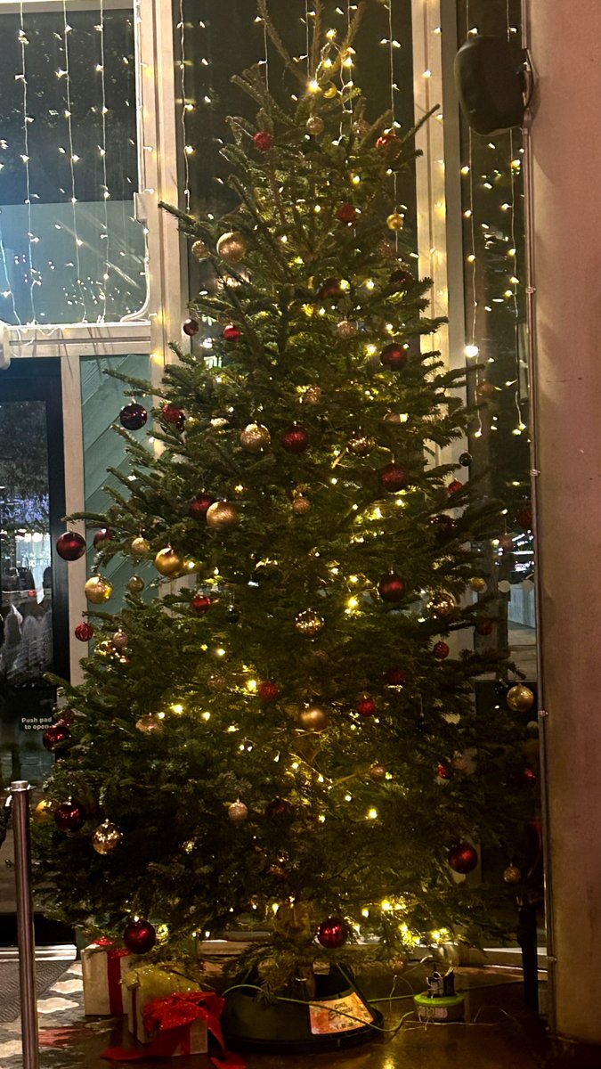 Introhive's tweet image. Thanks to all who joined us at The Oyster Shed for our Winter Wine Down event! 🥂🎄 Great conversations to kick off the season. Before we all get swept into next year’s events calendar... introhive.com/blog/ask-intro… #Introhive #festiveseason #relationshipintelligence