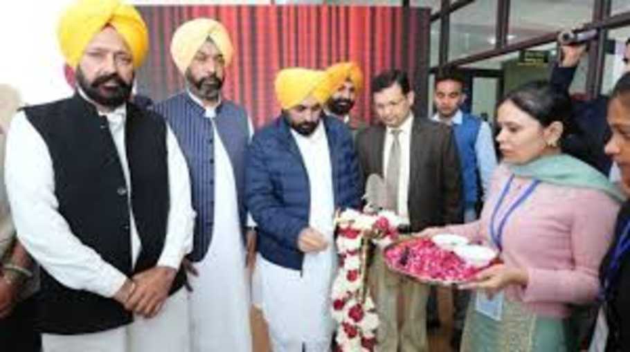 infokhabrimedia's tweet photo. Punjab: ज़मीन-जायदाद की ‘ईज़ी रजिस्ट्री’ व्यवस्था लागू करने वाला देश का पहला राज्य– CM मान
#khabrimedia #Punjabnews @BhagwantMann #CMmann #ERegistry
#RealEstate #PublicService
#CleanGovernance
#corruptionfree #HonestPolitics #Transparency #IndianPolitics
#LatestNews @AAPPunjab
@infokhabrimedia
https://t.co/Gspb3hmHyX
