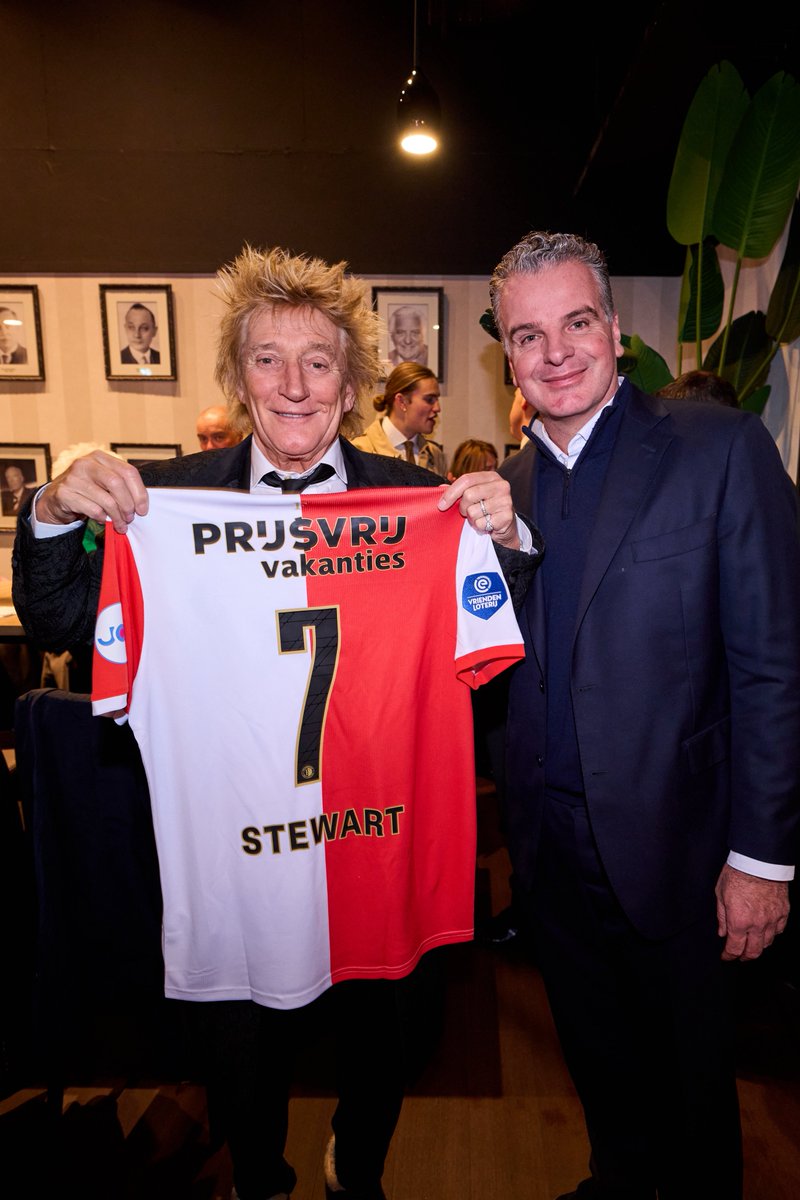 Feyenoord's tweet image. Welcome to De Kuip, Sir Rod Stewart 🤝

#feycel • #UEL