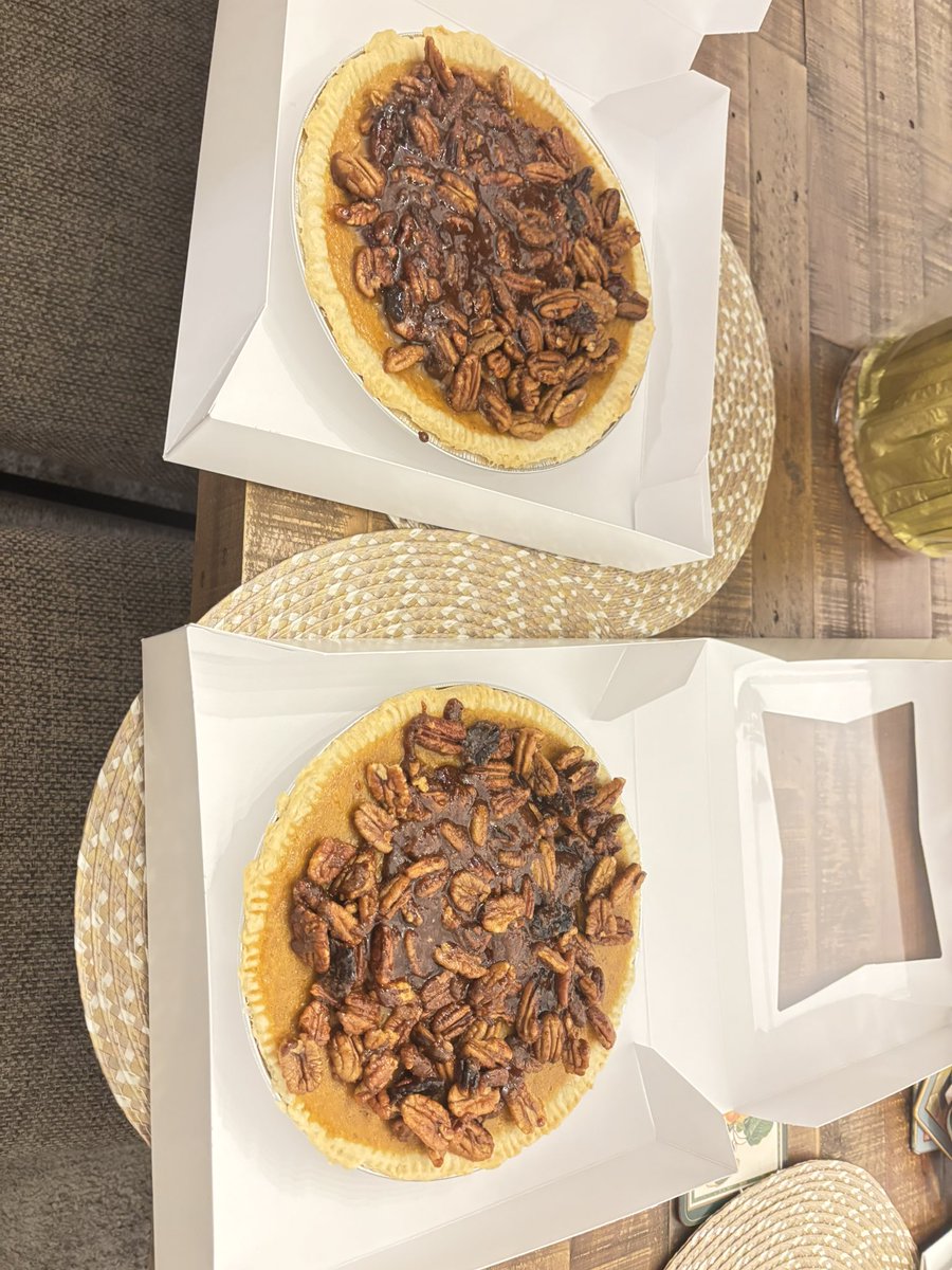 Apple pie; sweet potato pecan pie
This year’s thanksgiving entry. 
Im finna tear it up
Happy Thanksgiving yall