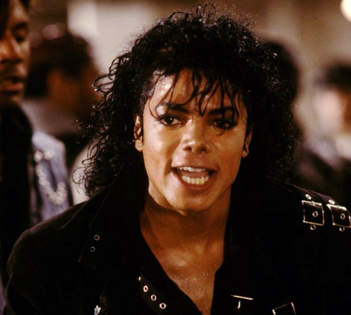 i love when michael‘s forehead was covered in curls, it’s his cutest look to me <3