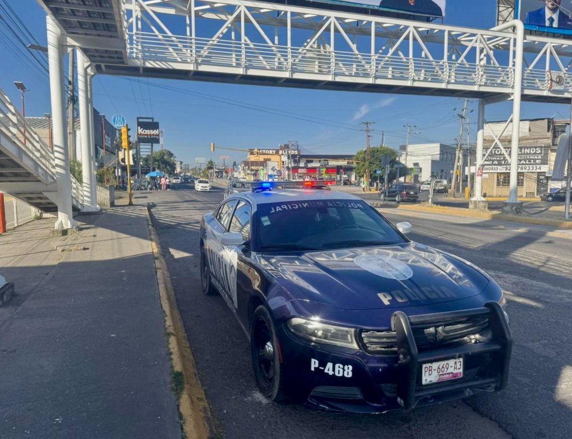 SSPPCSnAndresCH's tweet image. En la #SSPPC, trabajamos por un #SanAndrésCholula más seguro para todas y todos.

Como parte del #OperativoBarrido, reforzamos la vigilancia sobre la carretera federal Puebla–Atlixco con patrullajes constantes y presencia preventiva. 

#ContigoConstruimosSeguridad🤝🏻