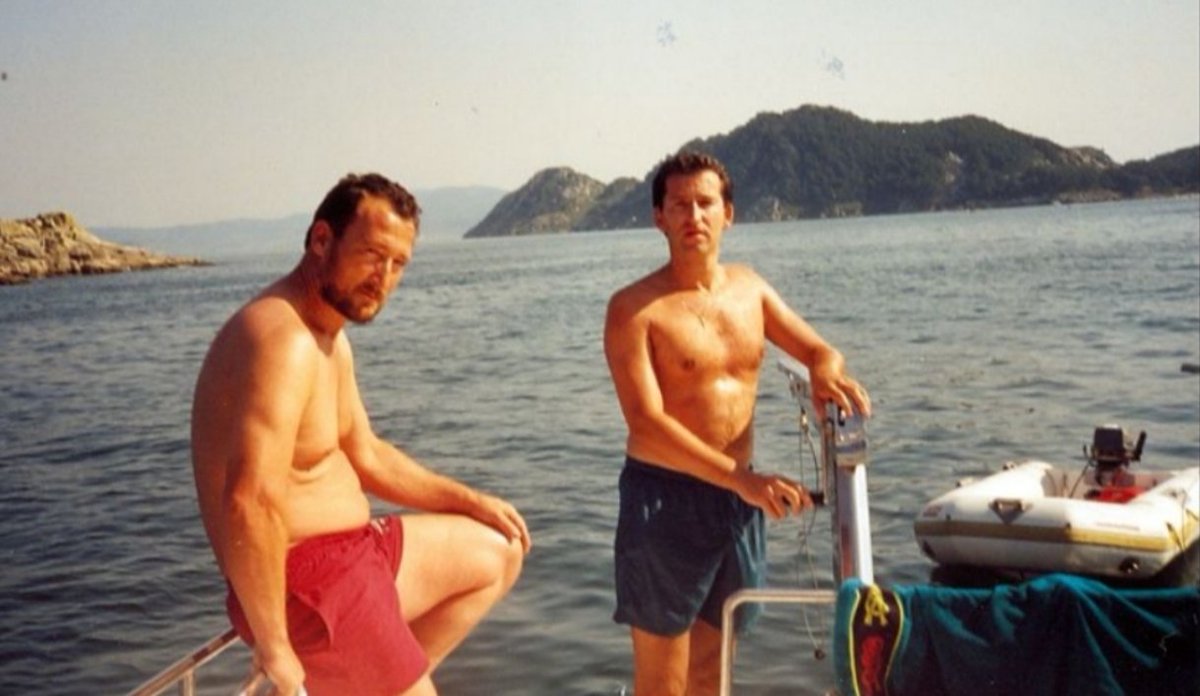 ¿Este tío es el convoca? ¿El amigo del narco?
¡Qué jeta tiene!