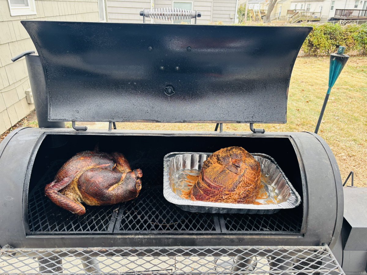 KCPayTreeIt's tweet image. Going to be a feast with the family today! Thank you God for giving me the chance to feed my family on this holiday 🙏🏽❤️🦃