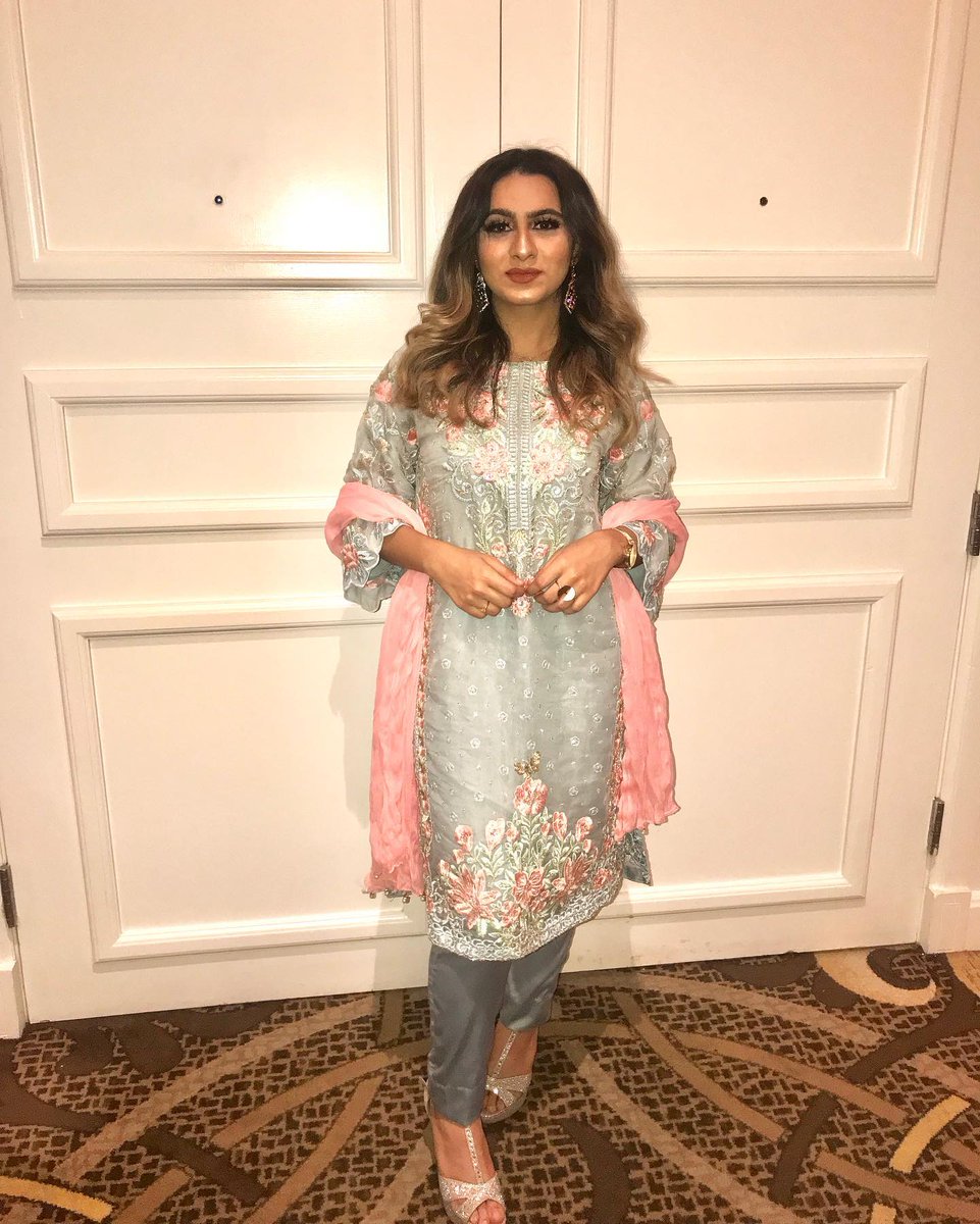 SaimaAli1990's tweet image. Getting ready for the wedding 👌😍😍😍