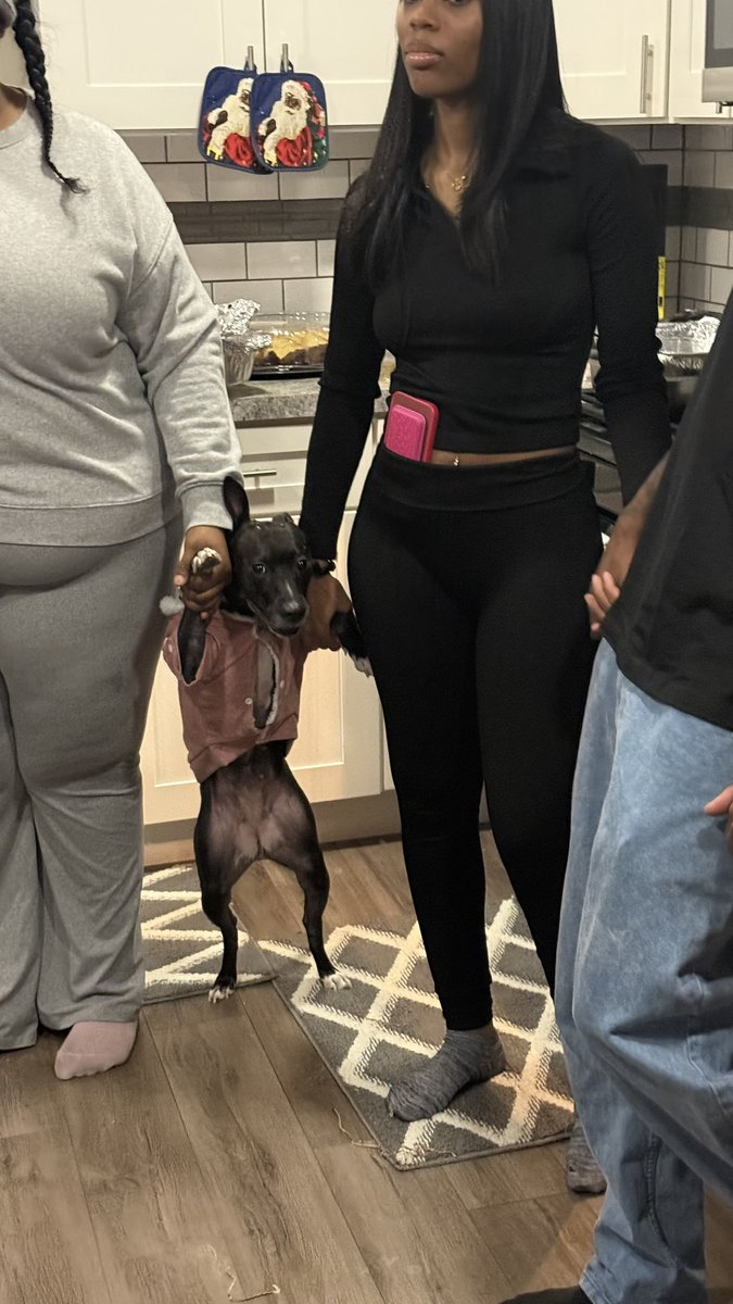 datkid_marii's tweet image. the dog praying too 😭😭