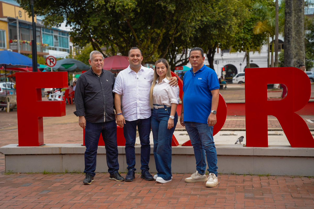 DanielRestrepoC's tweet image. ¡Gracias Caquetá! 

Nos vamos con el corazón lleno de gratitud. La calidez, la alegría y la fuerza de su gente nos inspiran a seguir recorriendo Colombia, escuchando sus voces y trabajando por este país que amamos. 🇨🇴🇨🇴