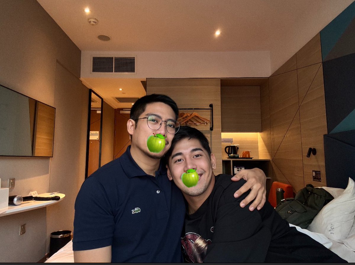 27th 🥰😘🥰😘🥰

Me without you                         Me with you