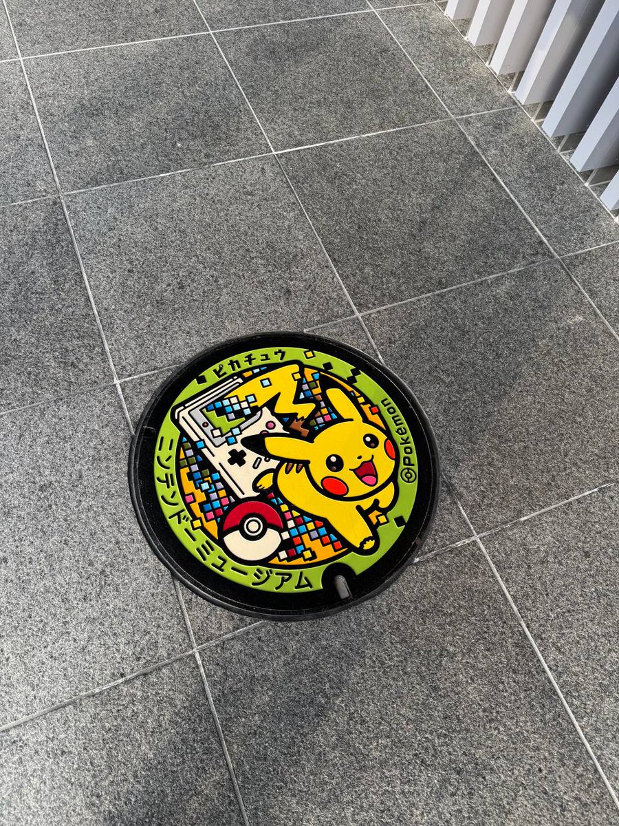 Waren im Nintendo Museum. Konnten nicht viele Fotos machen. Lohnt sich echt mal anzuschauen. Die Historie von allen Nintendo anzuschauen und die Spiele mit dem riesen Controllern hat Spaß gemacht