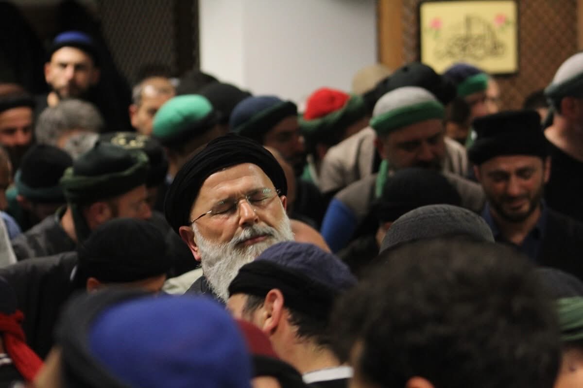 Sahâbeden Hanzala el-Abşemî (r.a.) dedi ki:
 
"Yüce Allah'ı zikretmek için oturan bir topluluğa semadan bir münadi şöyle nida eder: Kalkın, artık bağışlandınız. Kötülükleriniz de iyiliklere çevrildi.”
 
| Münâvî, el-İthâfâtü's-Seniyye, Sf: 270.