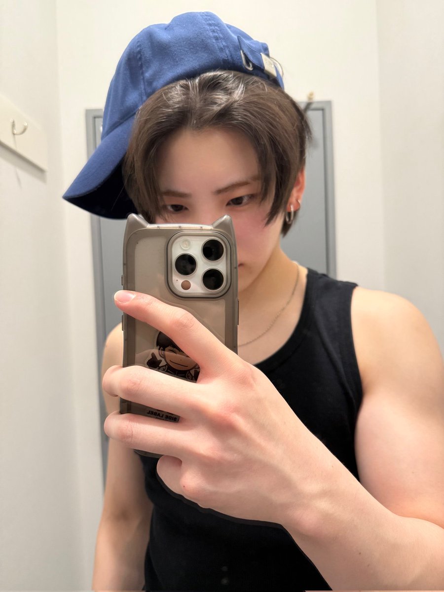 anonymousbread8's tweet image. so like i’m not okay