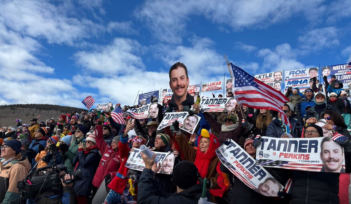 [Jour de Première] Grosse ambiance dans les tribunes de Copper Mountain à l’occasion du premier départ en Coupe du monde de Tanner Perkins ⛷🇺🇸
<a href="/usskiteam/">U.S. Ski & Snowboard Team</a> 📸 <a href="/SkiWorldCupFan/">SkiWorldCupFan</a>