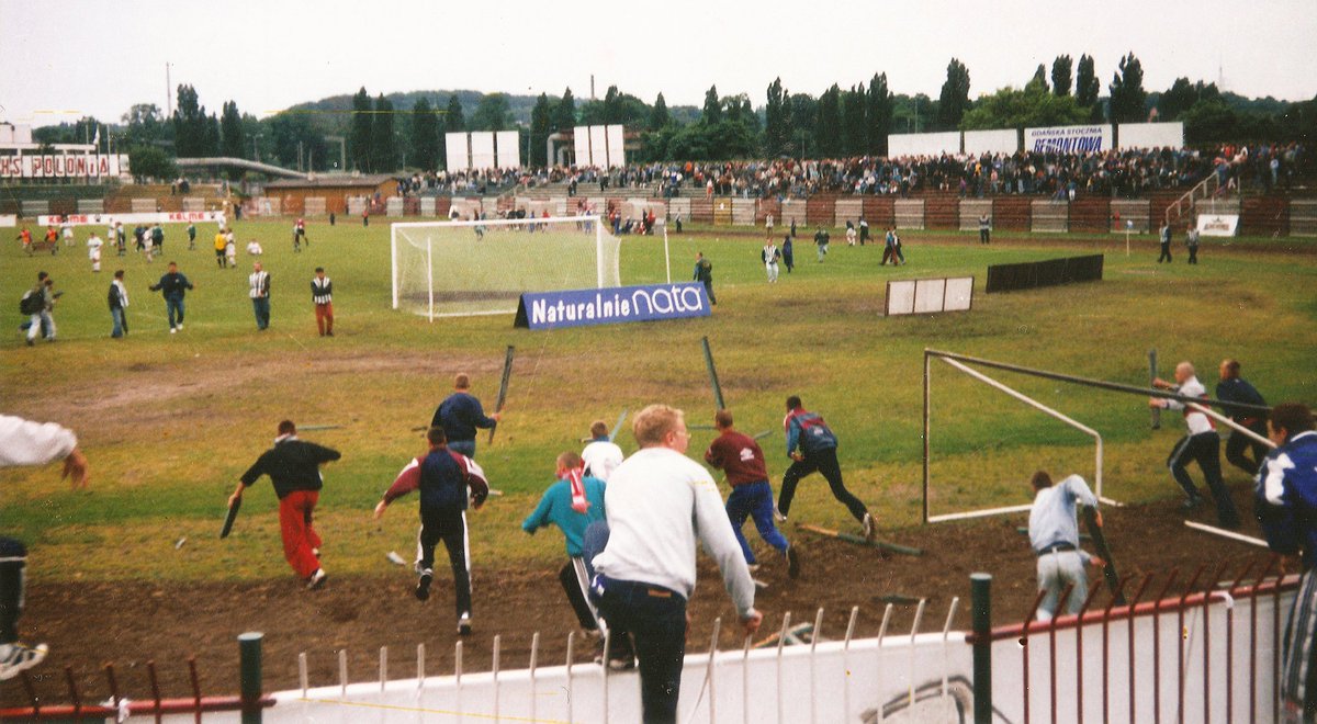 gra_gitara's tweet image. Tzw. &apos;Bonus&apos; jest grany.
Jeszcze wjeżdża &apos;nagroda publiczności&apos; 😎

1997.06.22 Lechia Gdańsk - Dyskobolia Grodzisk Wlkp
