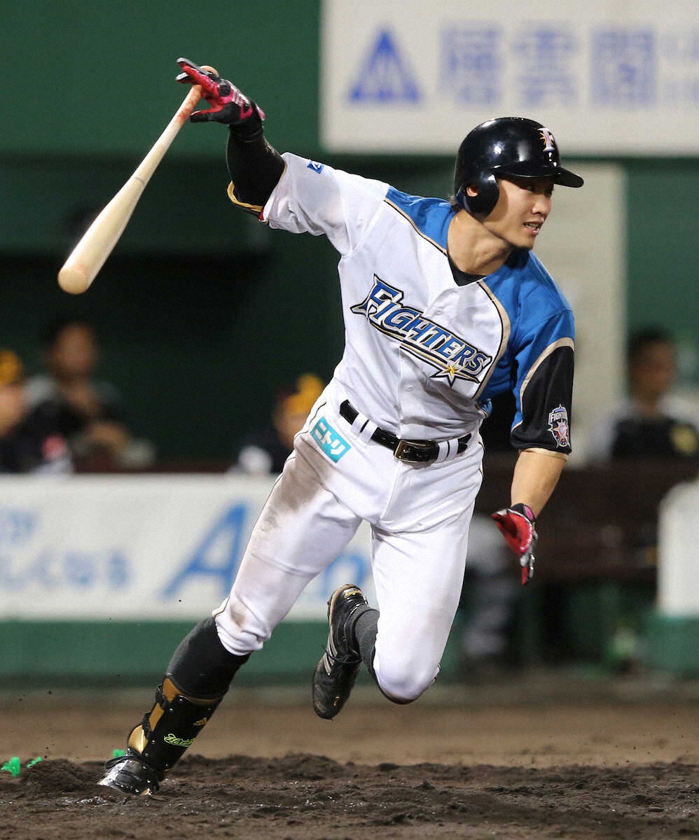 livedoornews's tweet photo. 【スポニチ報道】西川遥輝、日本ハムに5年ぶり復帰へ
https://t.co/s7SEaQvDUm

2021年オフに「ノンテンダー」として自由契約となり、楽天、ヤクルトと渡り歩き、4度の盗塁王を誇る経験豊富な快足外野手。21年以来5年ぶりの古巣復帰となり、近日中にも正式発表されるという。 https://t.co/CqcAlk9tyy