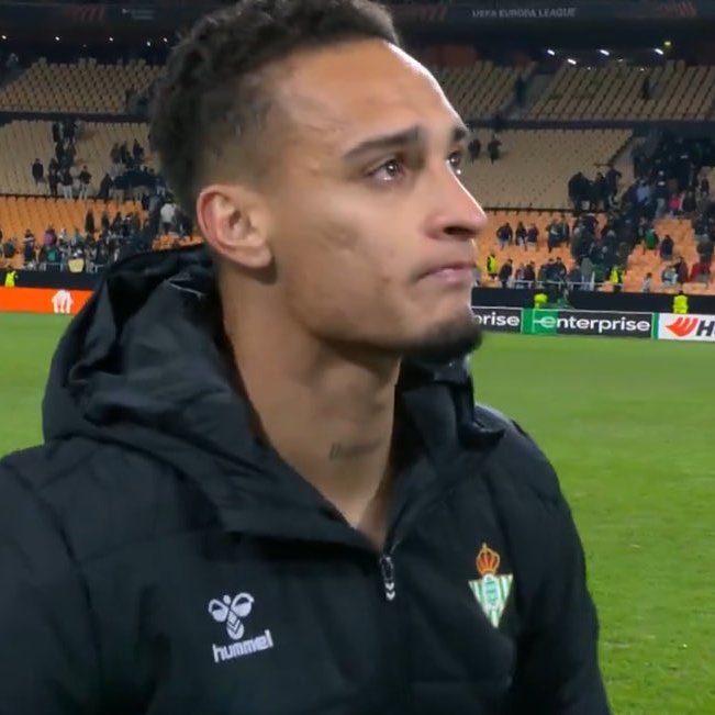 TouchlineX's tweet image. 🚨🗣️ Antony in tears: &quot;I will miss the Sevilla derby [red card]... It’s the most important match of the year. Not playing in that match is very hard for me.”