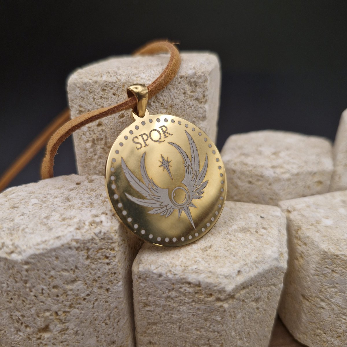 Hi!! It's still possible to order your Ineffable Romans medal on my shop!! I've got some stock left 😊 
Get it here : ko-fi.com/angellilou/shop 

#goodomens #ineffableromans