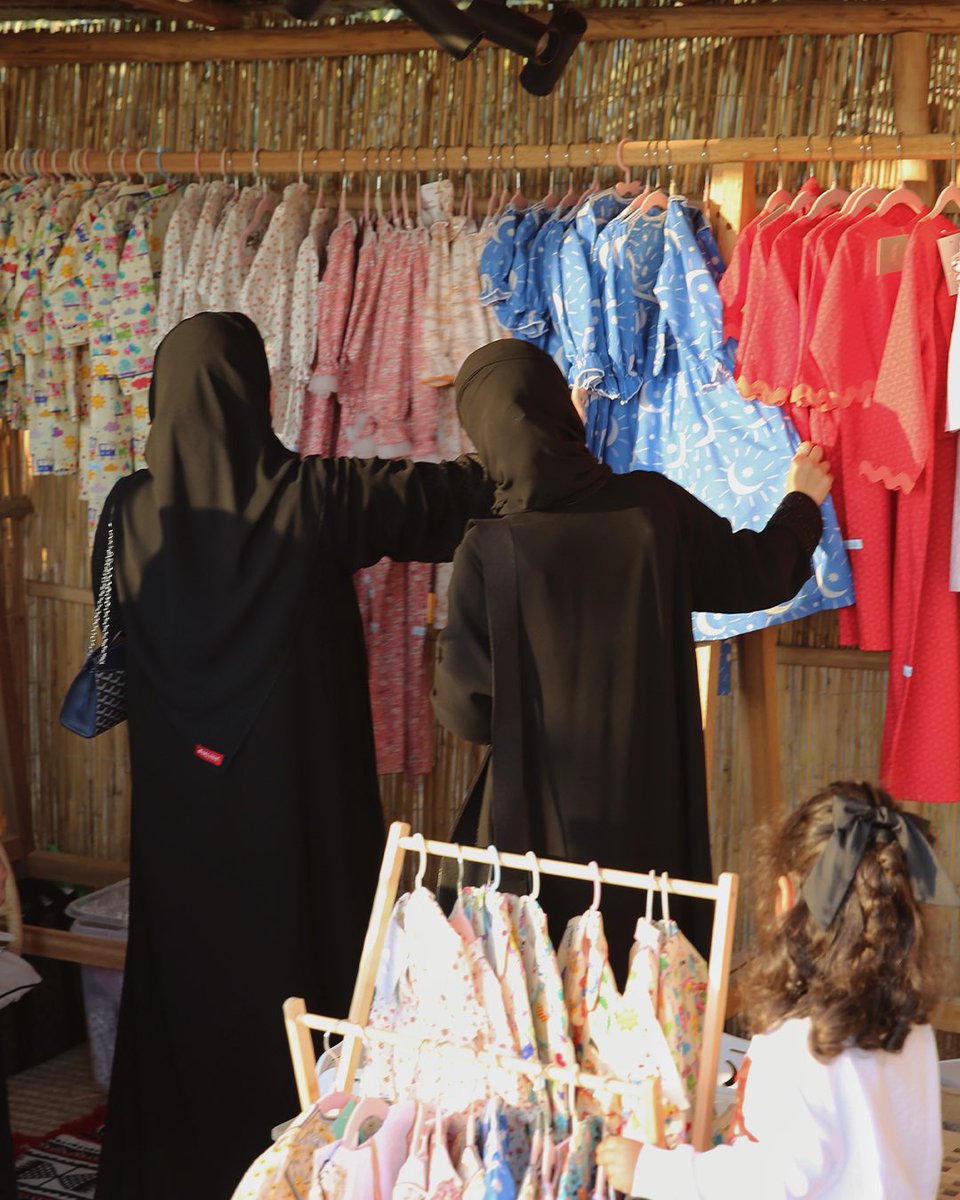 مع عودة الشتاء إلى المزرعة، نجتمع من جديد للاحتفاء بالحرفة والمجتمع وببساطة لحظات الألفة. تمهّل، تجوّل، وتواصل مع روح الموسم بروحٍ واعية ومعنى أعمق.