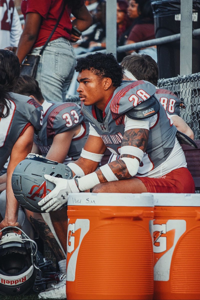 Happy Thanksgiving !!🍁 With my redshirt season now over I am THANKFUL for all the coaches that  helped me get to where I’m at today, and the ones that continue to help me become a better man and athlete!