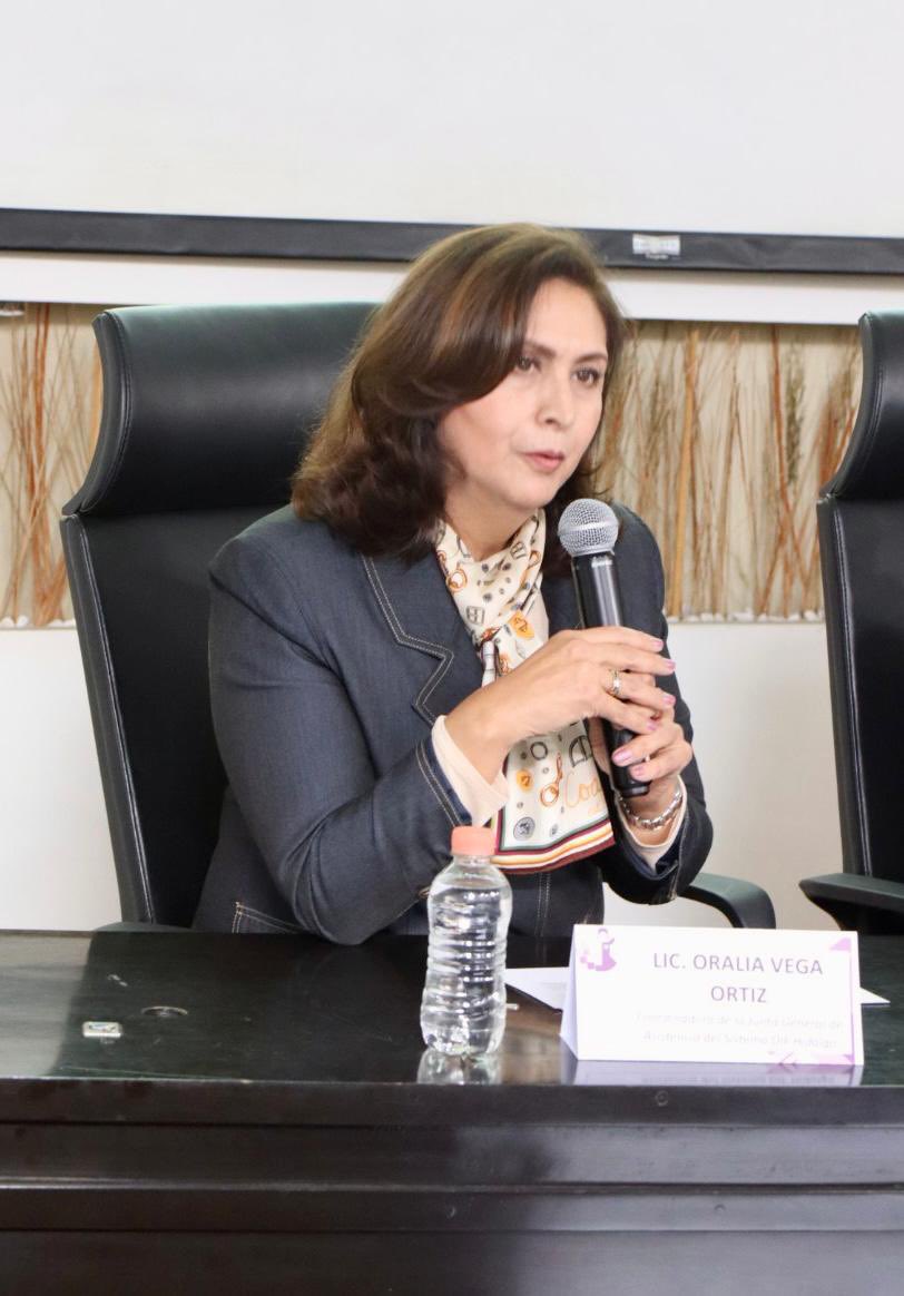 difhgo's tweet image. #LaFamiliaDIFH estuvo presente en el XXI Aniversario de la Asociación Civil “En Familia Rompamos el Silencio”, donde refrendendamos nuestro trabajo conjunto para brindar atención integral y gratuita a mujeres víctimas de violencia, así como a sus hijas e hijos. 💜👩🏻👧🏻