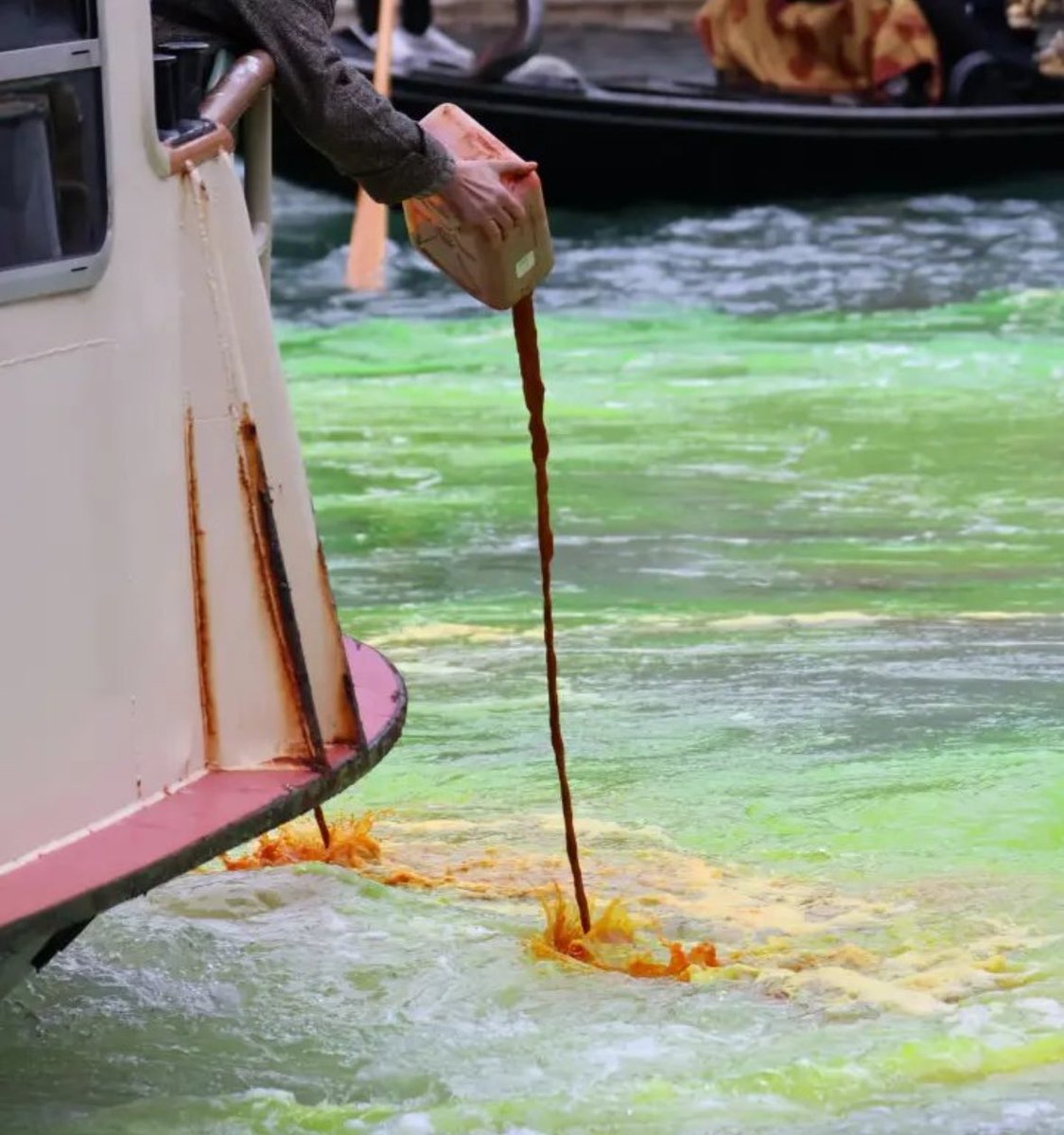 UpdateCharts tweet media