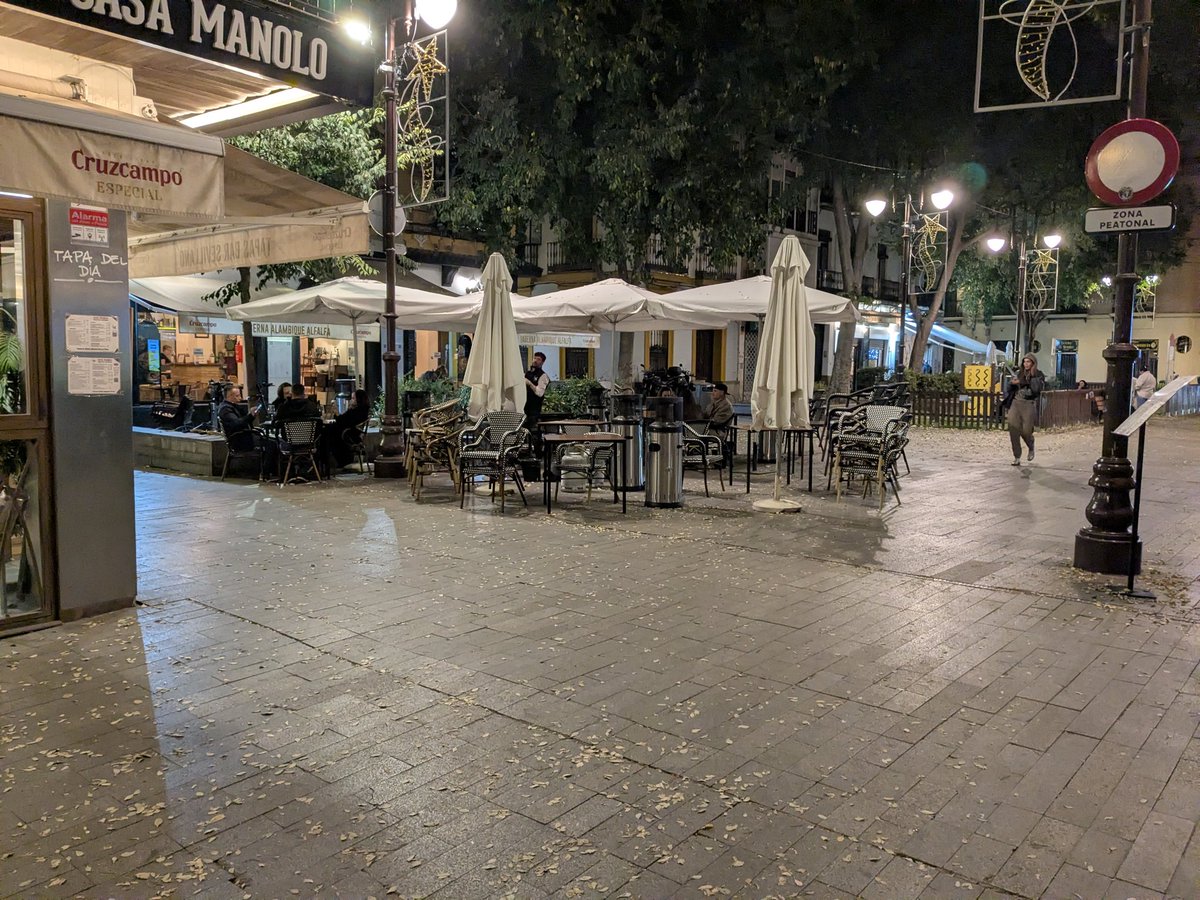 ¿La alfalfa no era zona ZAS? 23:30 y sin nervio alguno...