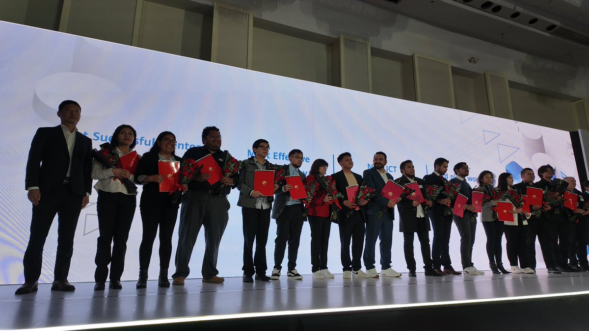 El cierre del Huawei Talent Summit México 2025 estuvo marcado por las ceremonias de premiación de Seeds for the Future, Top Minds, ICT Academy, Cloud y New Partner HCIE, celebrando a los participantes que hoy impulsan la innovación y el desarrollo tecnológico del país. 🏅