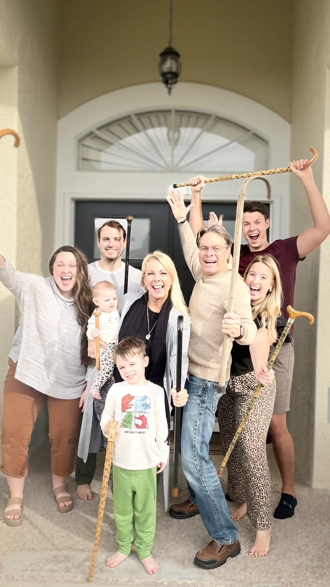 DannyWBennett's tweet image. The Bennetts would like to wish everyone a very Happy Thanksgiving! ￼#BlessedBeyondMeasure