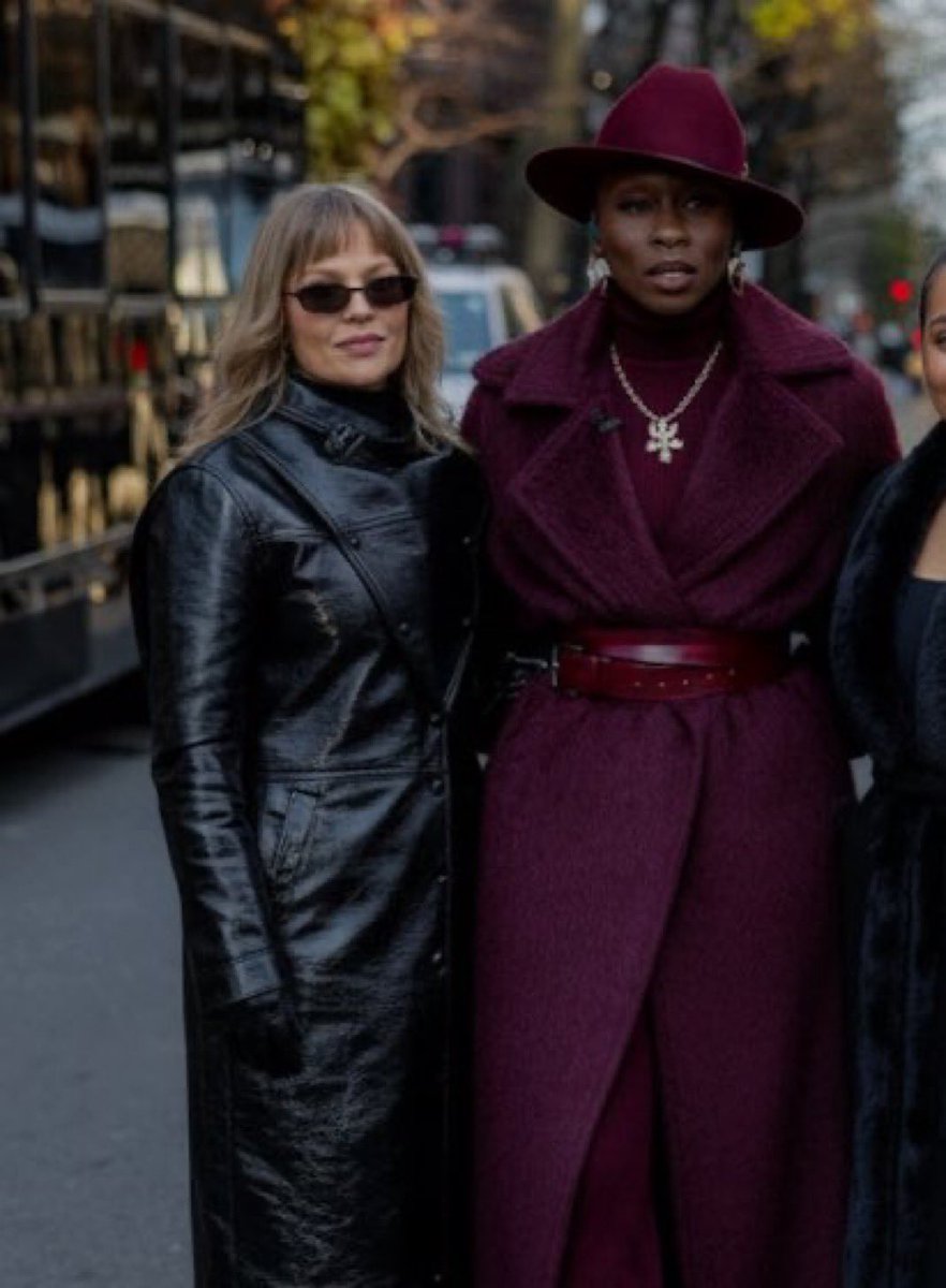 UpdateLuisa's tweet image. Luísa Sonza e Cynthia Erivo em Nova York.