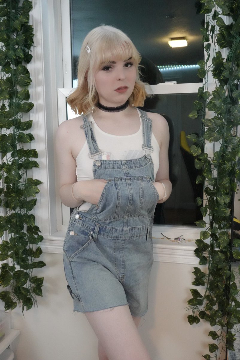 charloofers's tweet image. Thankful for being transgender 🏳️‍⚧️🧡✨