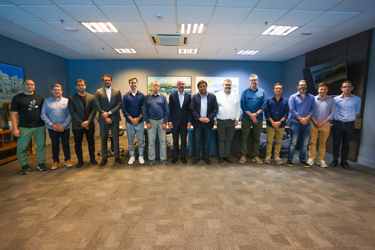 Gremio's tweet image. GRÊMIO 🤝🏾 NEW BALANCE! 🇪🇪 A fornecedora de material esportivo é a nova parceira do Tricolor. Com uma trajetória sólida no esporte mundial, chega para vestir um novo capítulo da nossa história Imortal. Que tenhamos muitas conquistas juntos!

Leia mais: gremio.net/noticias/detal…