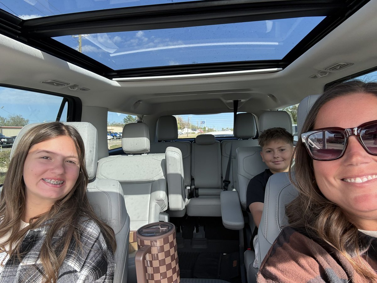 LCave2031's tweet image. HAPPY THANKSGIVING 🍁🦃🍂 grateful to be able to spend time as a family! Missing my dad today #Day84 #deployment