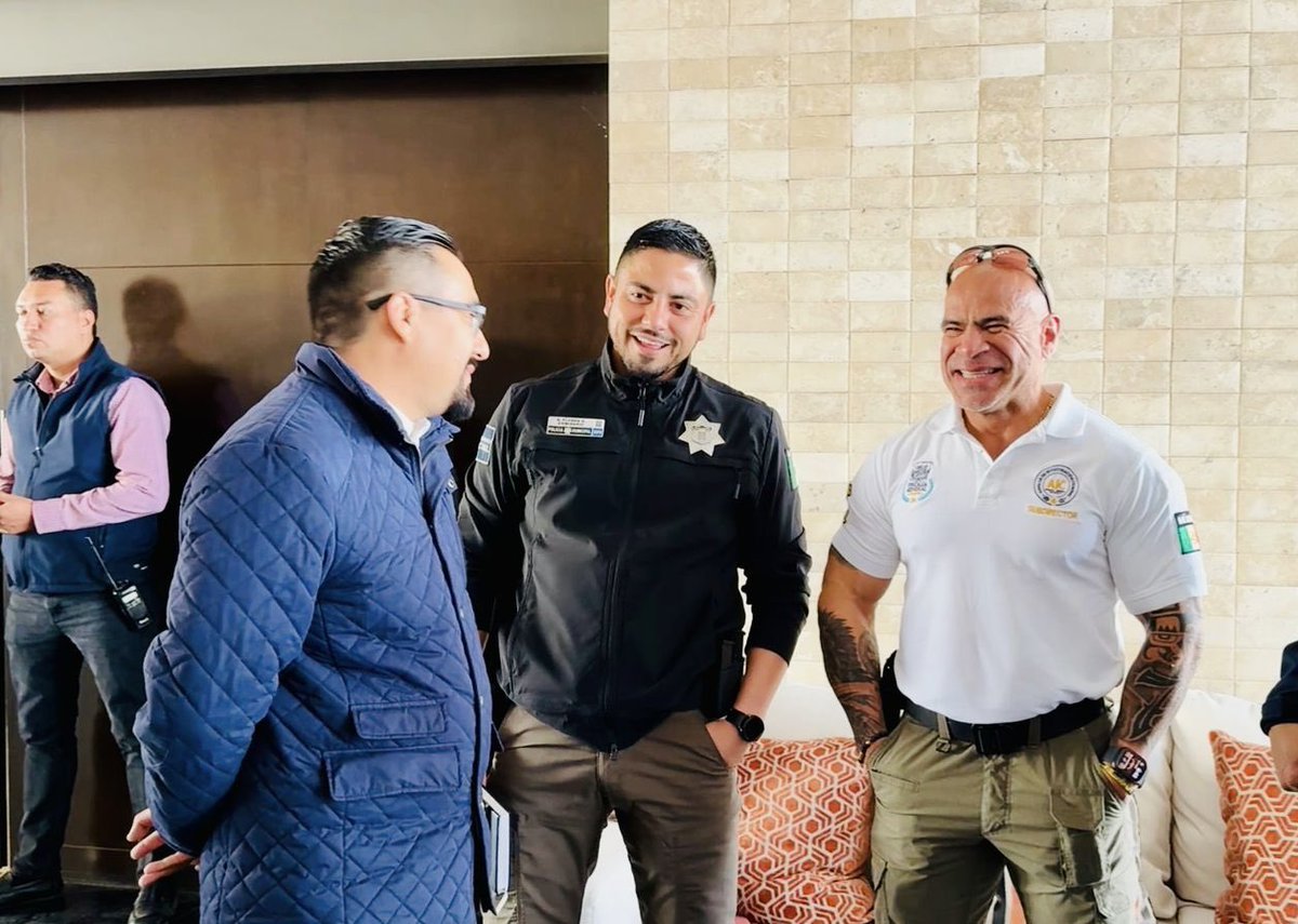Este día, el Comisario Alfredo Flores Originales participó en la reunión del Grupo de Coordinación Operativa Torreón junto al Gobernador <a href="/manolojim/">Manolo Jiménez Salinas</a> y el Alcalde <a href="/RomanCepeda/">Román Alberto Cepeda</a> , fortaleciendo las estrategias de seguridad en la ciudad. 

#TorreónMeGustaMásSeguro 🚨🚔