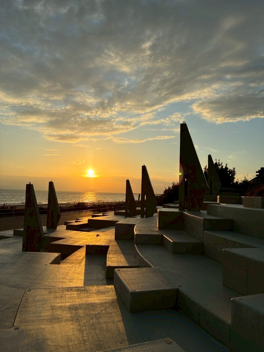 norikao1014's tweet image. 「生かされている」自分🕊️✨
今、この時代を自分が選んで、生まれたくて生まれてきた訳ではなく。
祝福結婚で出逢わせていただいた旦那様の無限の愛と、家族の支えがあり子ども達を授からせて頂けた奇跡。

父母なる神様へ
秋の海、自然の雄大さ美しさの前に、ただただ、感謝🙏

#家庭連合　#祝福家庭