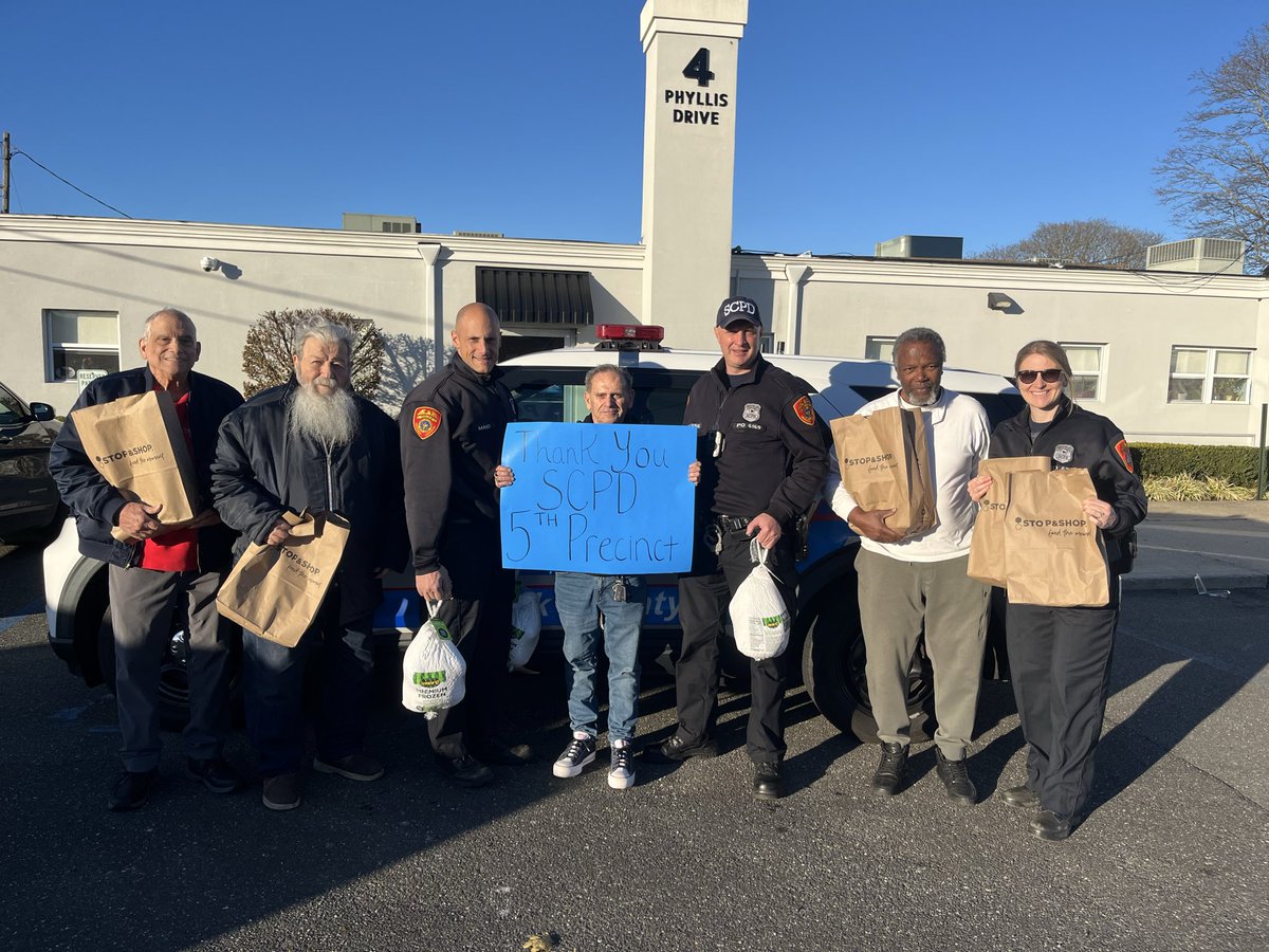 SCPD5thPrecinct's tweet image. Happy Thanksgiving from the SCPD 5th Precinct! Today  we are thankful for our veterans and their sacrifices for our country. Each year 5th PCT officers and staff donate money to purchase turkeys to provide to our local veterans. This year we were able to donate 80 turkeys